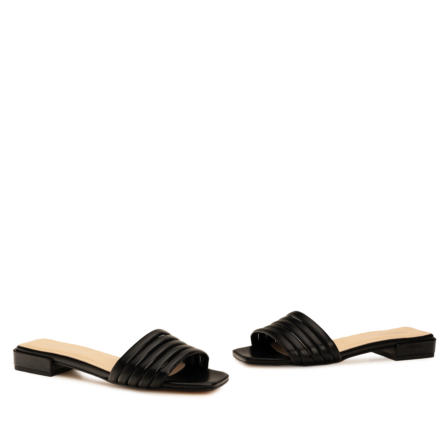 Flat Sandals in Black Leather 
