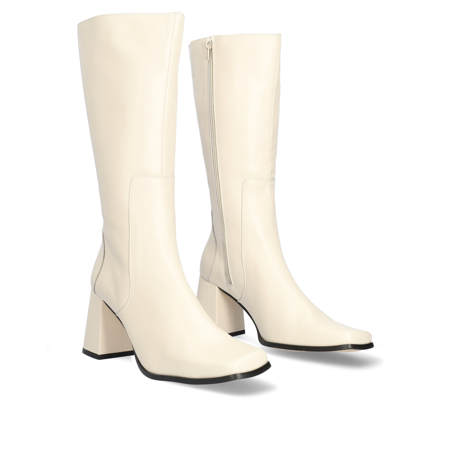 Heeled boots in off-white leather 