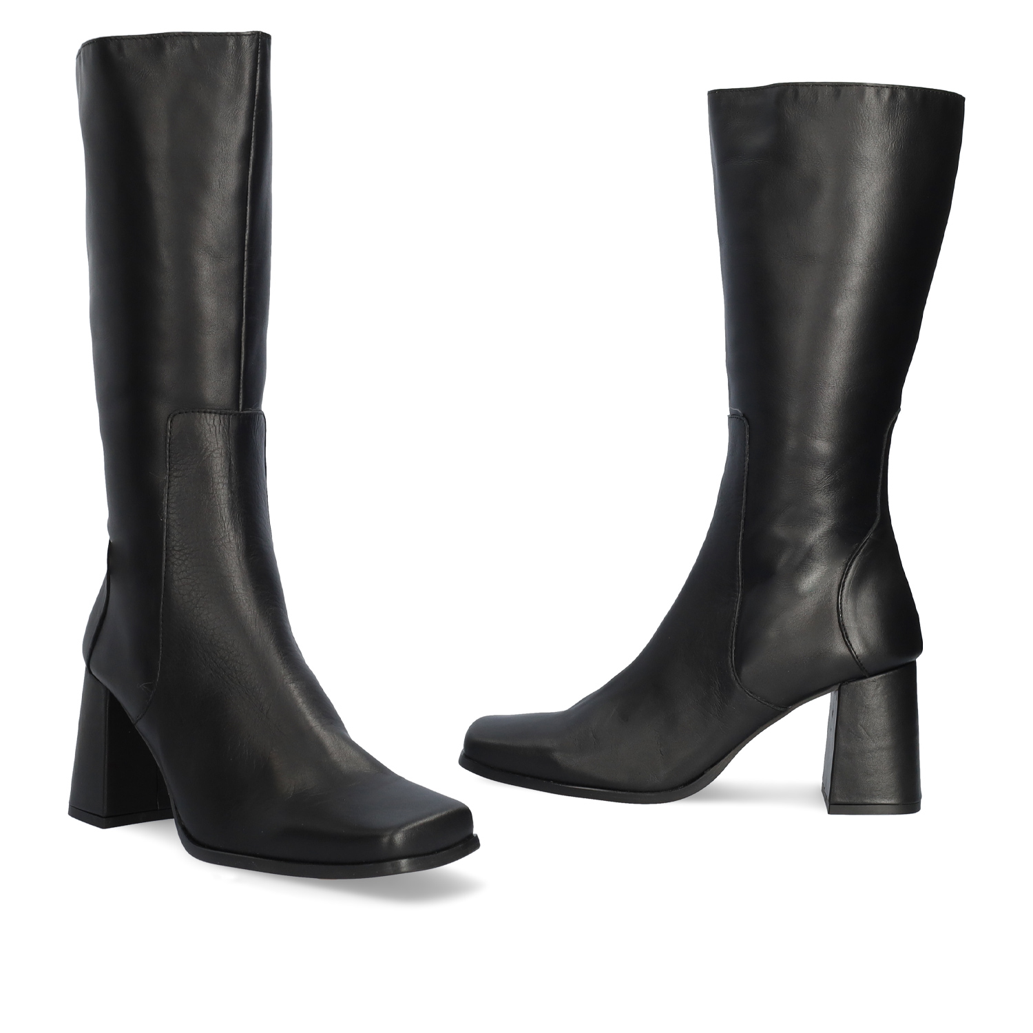 Heeled boots in black leather 