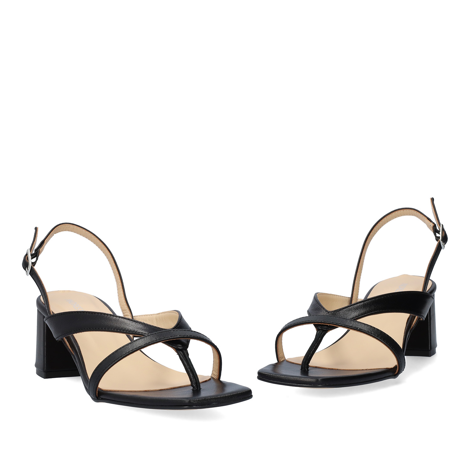 Heeled sandals in black leather 