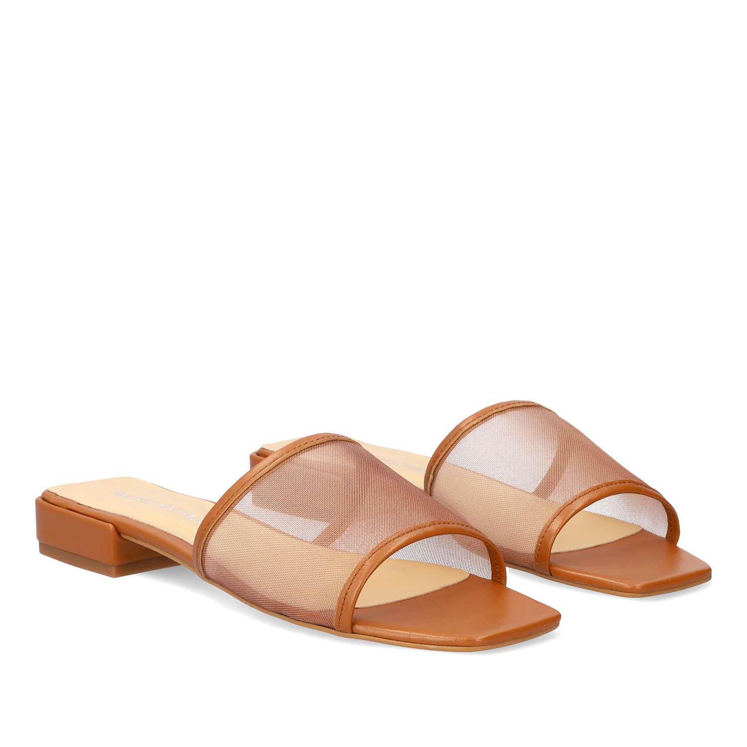 Sandalia plana en piel marrón 