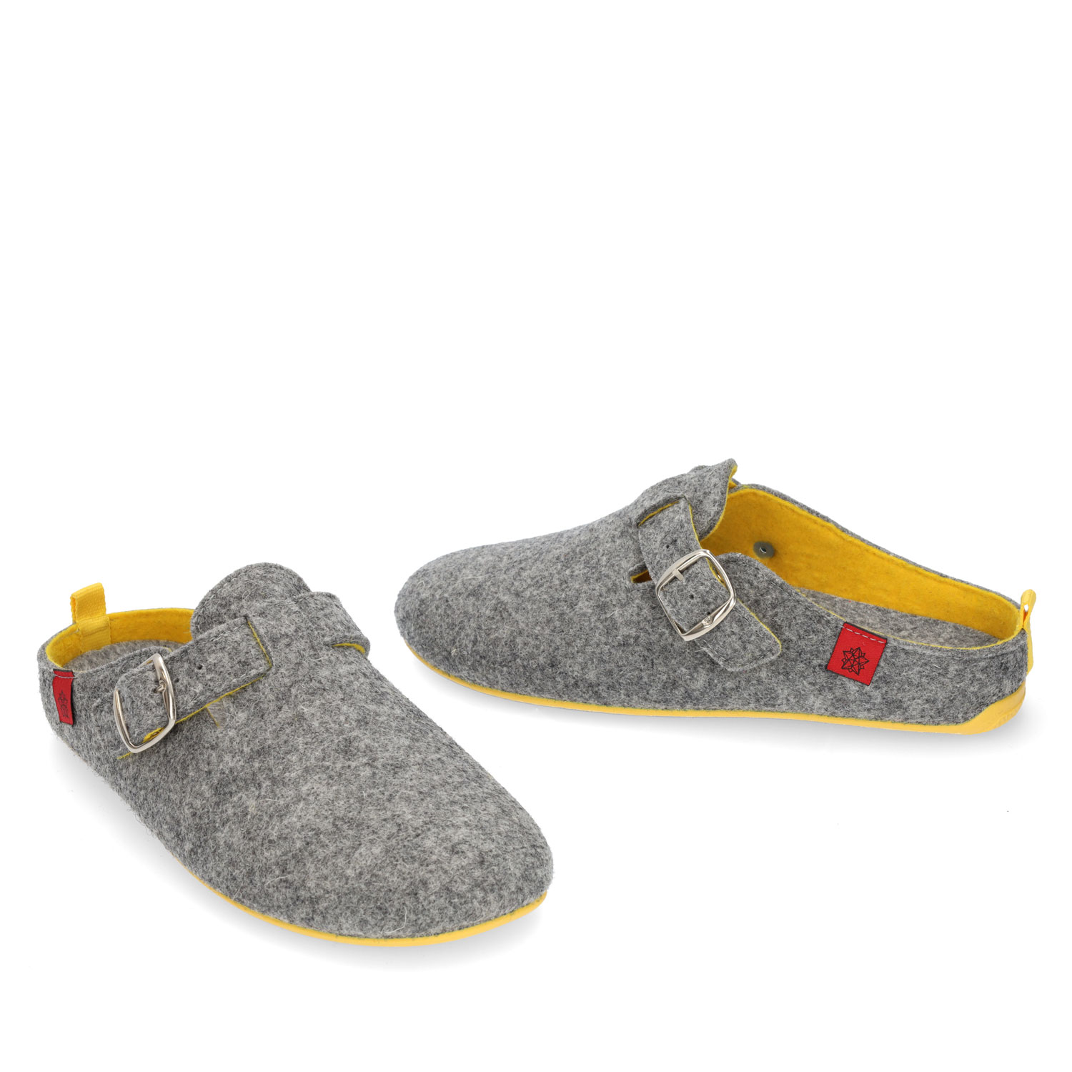 Unisex home slippers in grey felt and buckle detail 