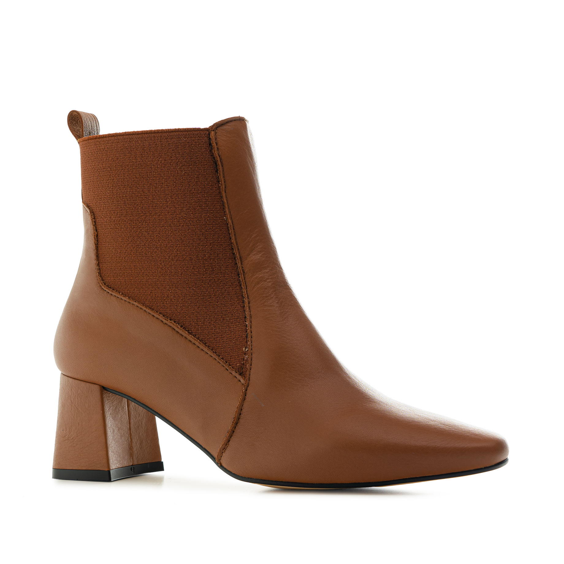 Chelsea Boots in Camel Leather 
