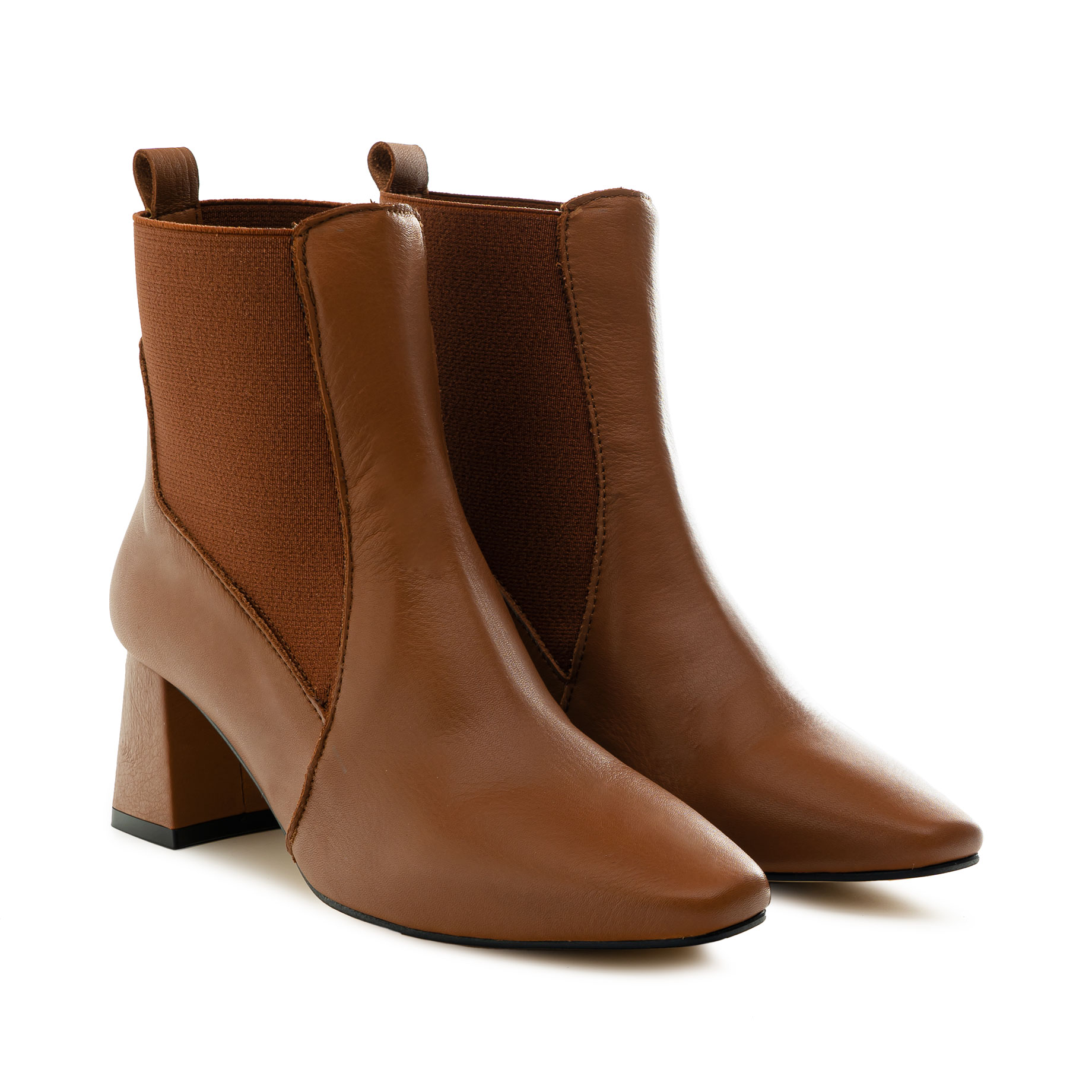 Chelsea Boots in Camel Leather 