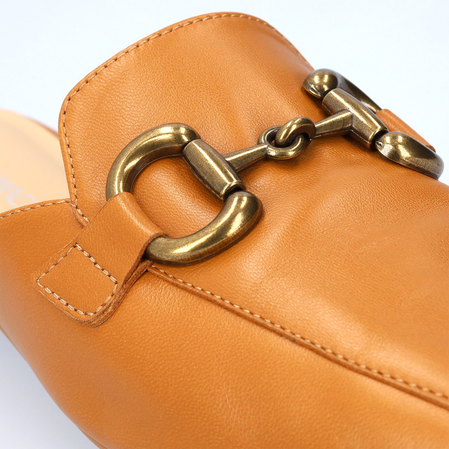 Flat slingback loafer in camel leather 