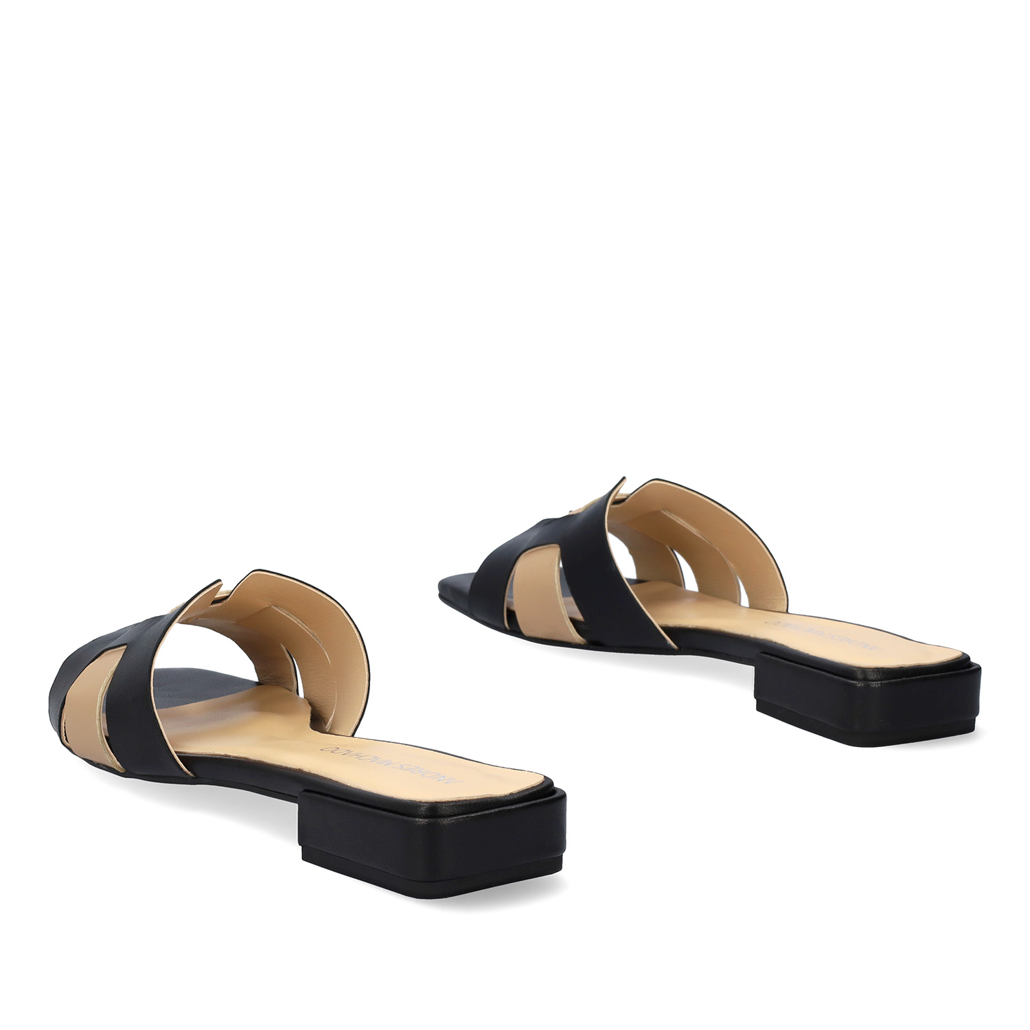 Sandale plate en cuir noir et beige 