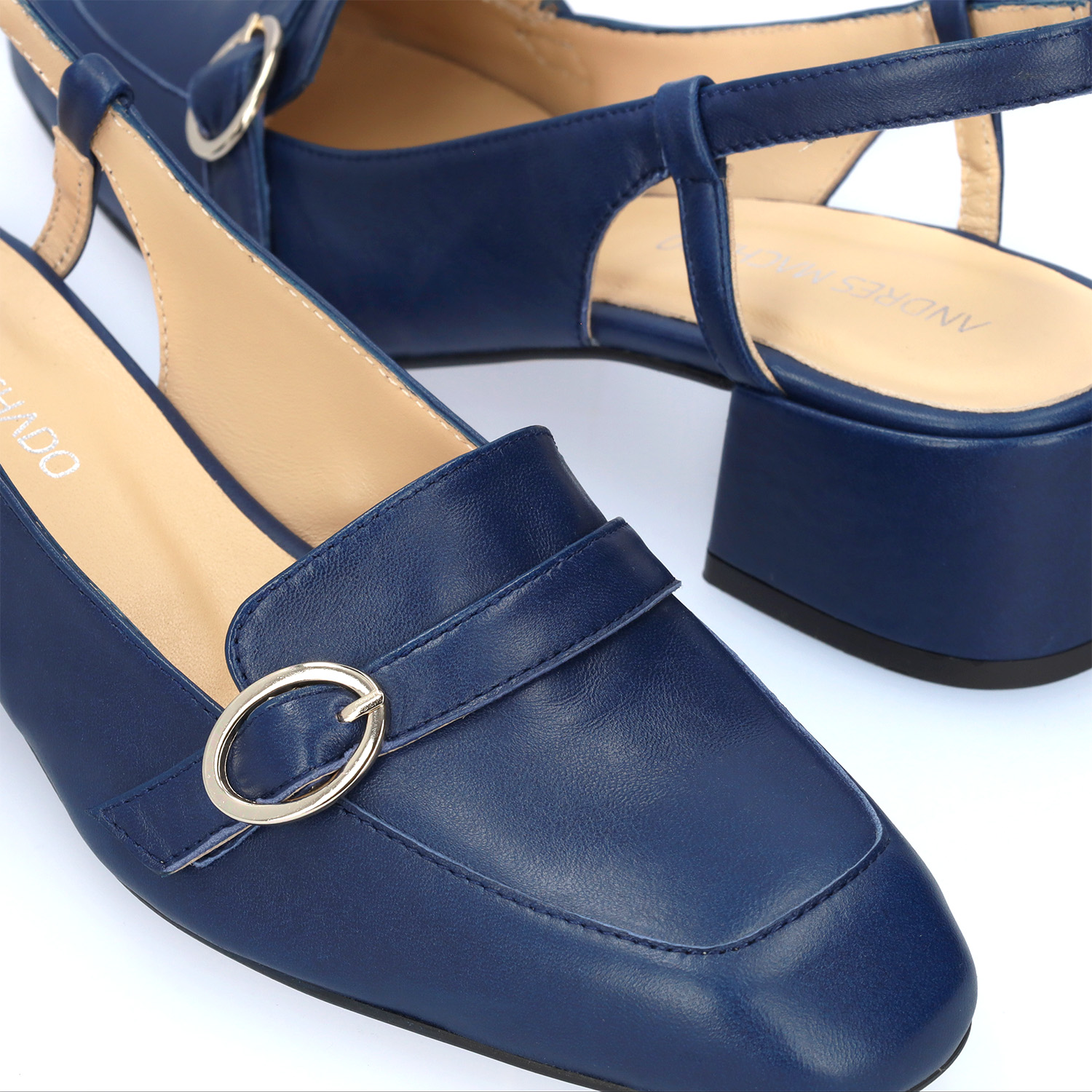 Schuh mit Absatz im Mokassin-Stil aus navyfarbenem Glattleder 